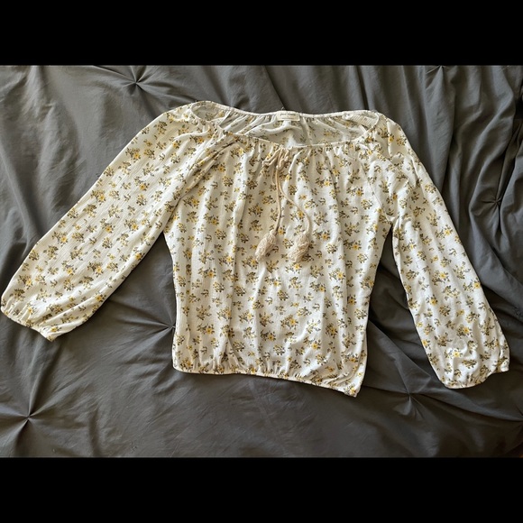 Free Kisses Tops - PRICE ⬇️🌼Free Kisses Prairie Top🌼 *SEE PHOTOS*